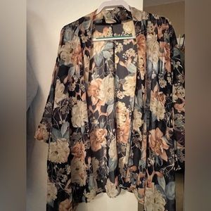 Super cute navy with blush pink floral kimono